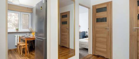 3 habitaciones, tabla de planchar con plancha, cuna de viaje y wifi