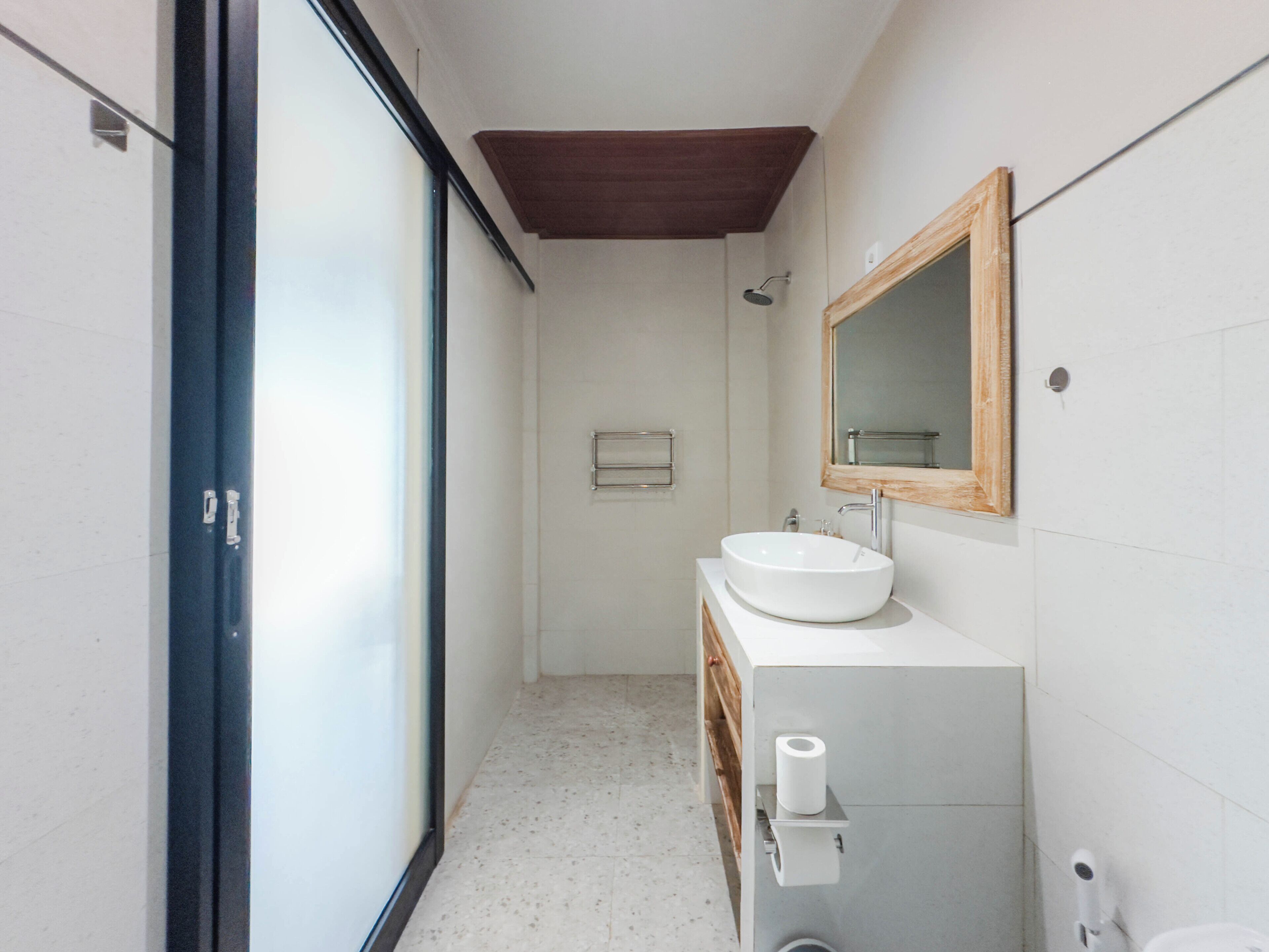 Habitación Deluxe | Baño | Artículos de higiene personal gratuitos, toallas, jabón y champú