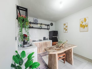 Fridge, stovetop, cookware/dishes/utensils - Nandana Guest House Ubud (Ubud)