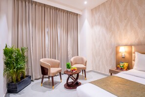 Habitació doble Deluxe, vistes a la ciutat | Planxa i posts de planxar i wifi gratuïta 