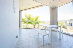 Outdoor dining - Ocean Breeze– Ocean Views+Pool | Free Parking (Agnes Water)