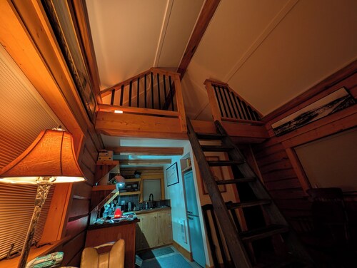 Cozy Cabin at Three Sisters Farm