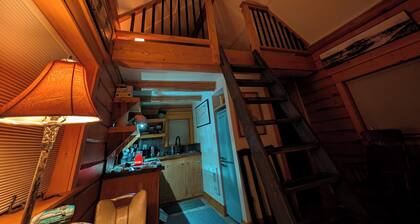 Cozy Cabin at Three Sisters Farm