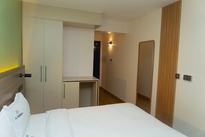 Hochwertige Bettwaren, Daunenbettdecken, Pillowtop-Betten, Schreibtisch