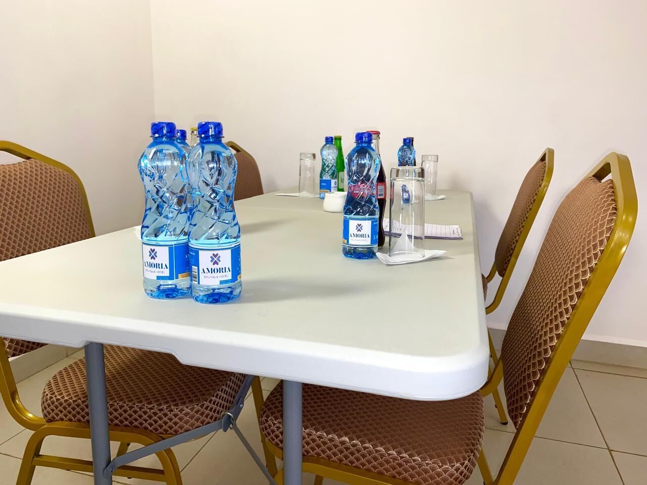 Daily cooked-to-order breakfast (USD 1029.98 per person)