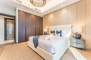 2 bedrooms, in-room safe, iron/ironing board, free WiFi - City Living w/ Street Views,Just a Walk to Bus Stop,Easy Transport to Downtown (Dubai)