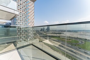 Property grounds - City Living w/ Street Views,Just a Walk to Bus Stop,Easy Transport to Downtown (Dubai)