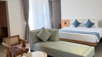 Superior Suite | Laptop workspace, free WiFi