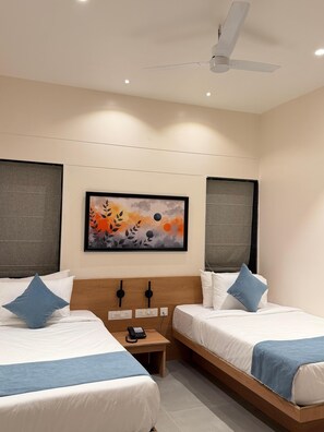 Laptop workspace, free WiFi - kolas grand (Warangal)