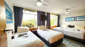 5 chambres, bureau, fer et planche Ă repasser, lit parapluie