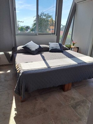 2 bedrooms, Internet, bed sheets - Bright and Spacious, and just a short walk to Beach and Restaurants (Bucerías)