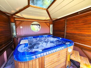 Interior - Private quad guest room with full kitchen and free parking (Highett)