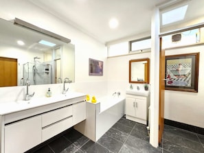 Shower, hair dryer, towels, shampoo