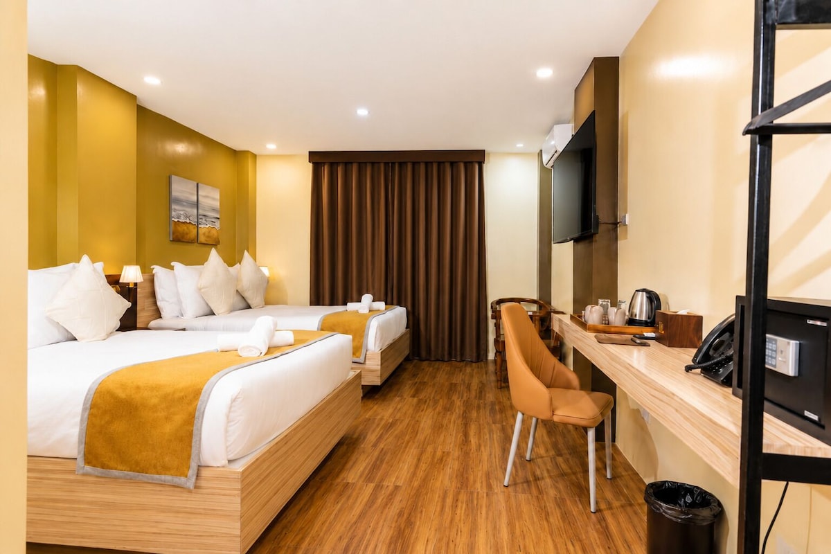 Family Room | Bathroom | Free toiletries, towels, soap, shampoo