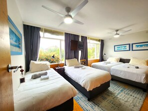 Desk, iron/ironing board, travel crib, free WiFi - Aloha Bayside Family sleeps 23 Spa Sauna Garden Views (Highett)