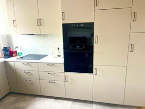 Fridge, microwave, oven, stovetop - Elegant T2, unobstructed view, 300m from Roland Garros and Bois de Boulogne. (Boulogne-Billancourt)