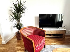 Living area - Elegant T2, unobstructed view, 300m from Roland Garros and Bois de Boulogne. (Boulogne-Billancourt)