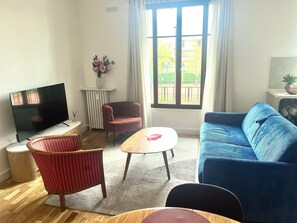 Living area - Elegant T2, unobstructed view, 300m from Roland Garros and Bois de Boulogne. (Boulogne-Billancourt)