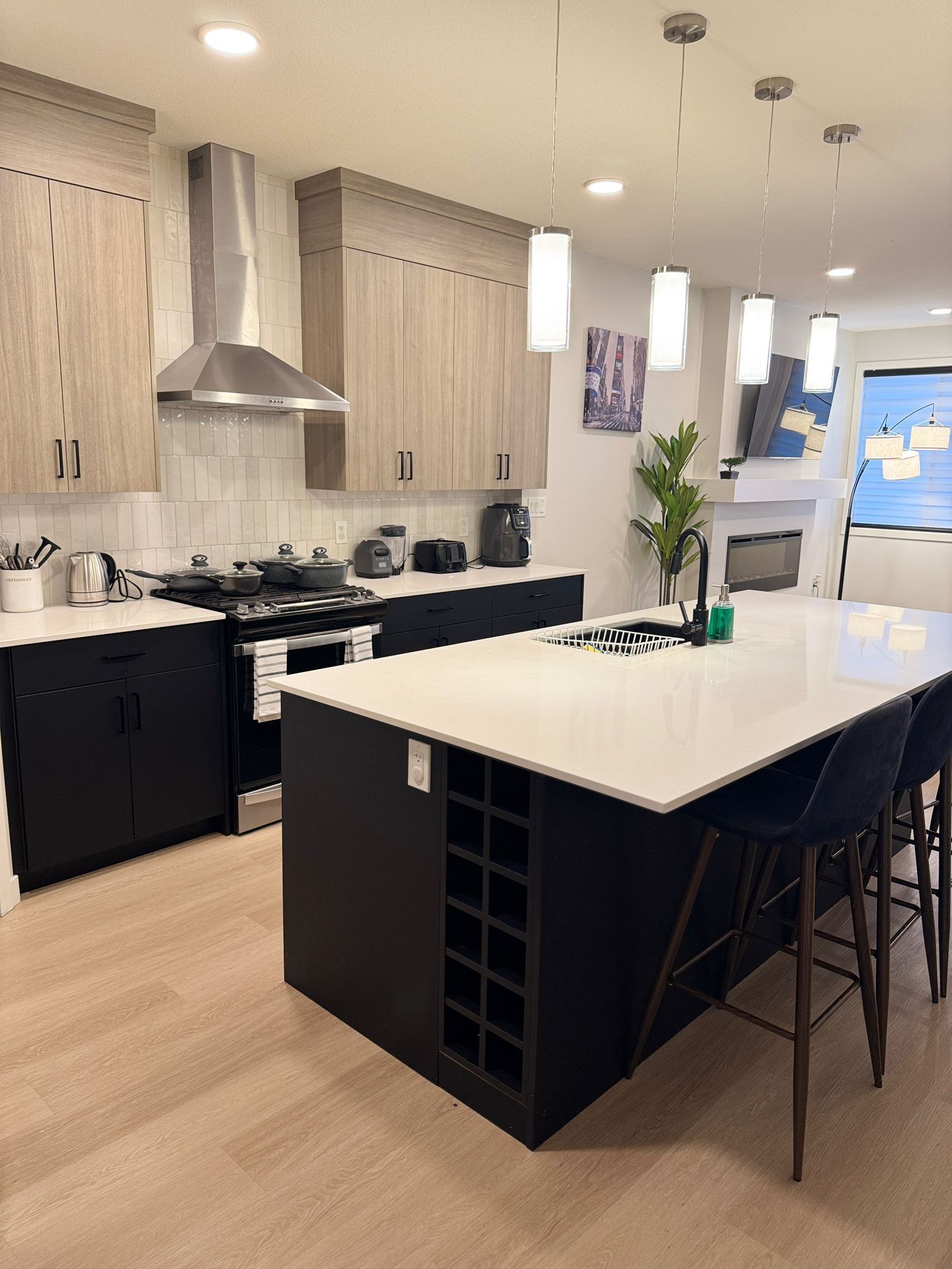 Geladeira, micro-ondas, fogão, cooktop