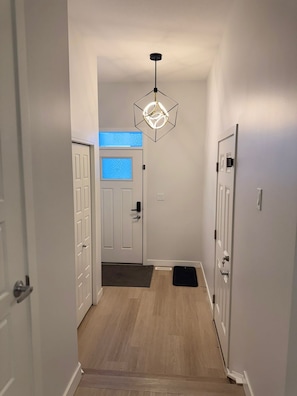 Interior - Modern Cozy 3-Bed1-Bonus Room and Full kitchen • 20 Mins to Airport (Edmonton)