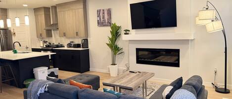 Smart TV, fireplace