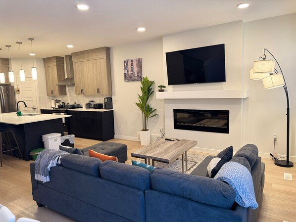 Smart TV, fireplace