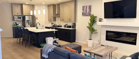 Smart TV, fireplace