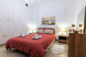 Blackout curtains, iron/ironing board, free WiFi - Cosy APT in Sliema- 2 mins walk from sea (Sliema)