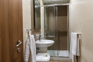 Apartment, 3 Bedrooms, Balcony, City View | Bathroom - Cosy APT in Sliema- 2 mins walk from sea (Sliema)