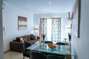 Living area - Cosy APT in Sliema- 2 mins walk from sea (Sliema)