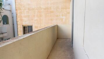 Apartment, 3 Bedrooms, Balcony, City View | Terrace/patio