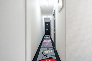 Unclassified image, 3 of 21, button - Oyasumi manga hotel (Osaka)