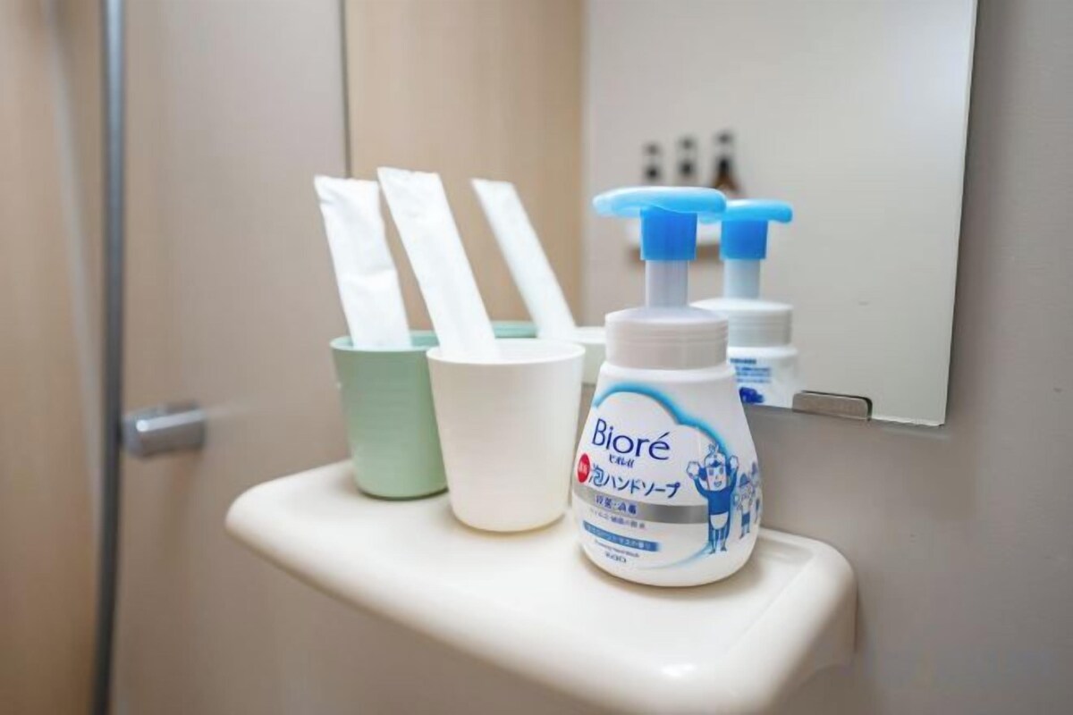 Vasca, asciugacapelli, pantofole, bidet elettronico