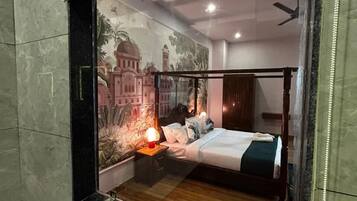 Family Room | Bathroom | Shower, toilet paper