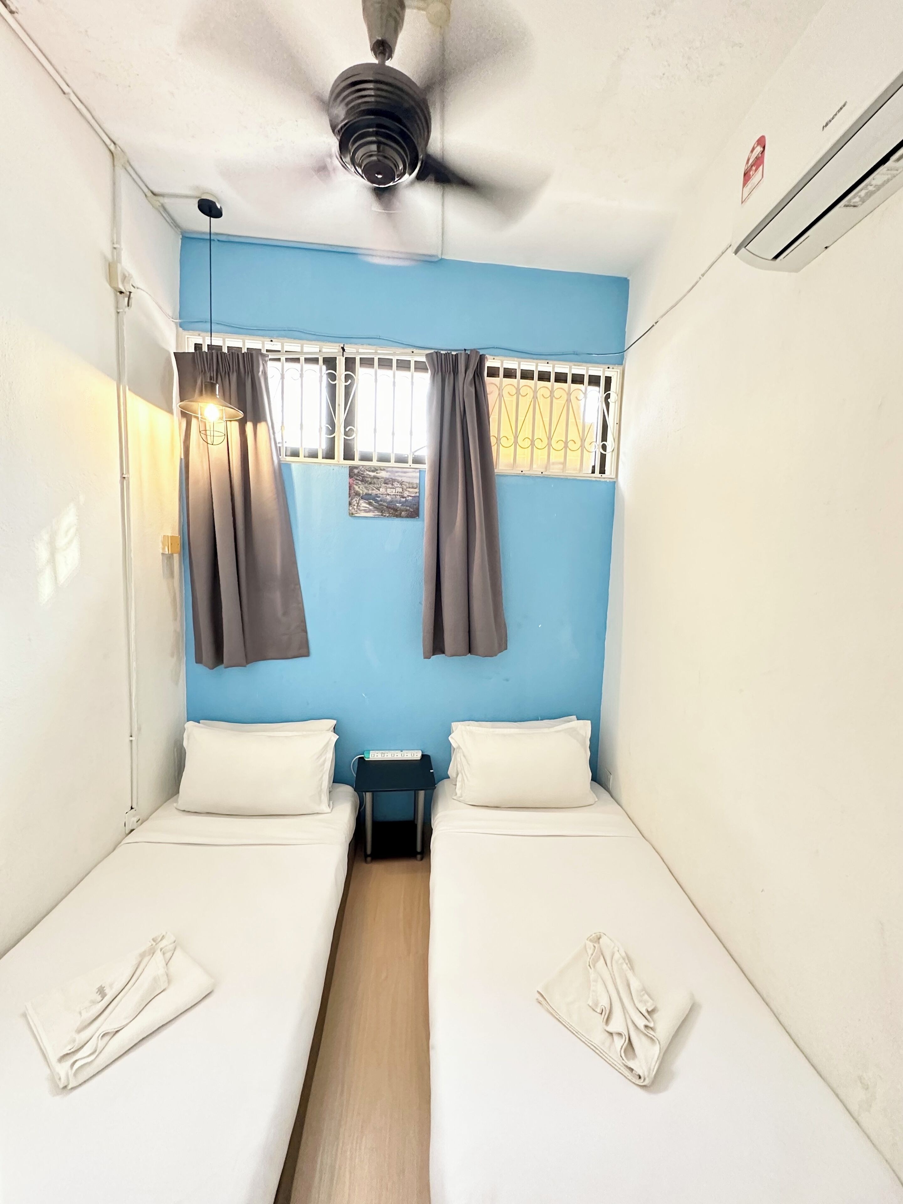 Habitació amb dos llits individuals | Wifi gratuïta 