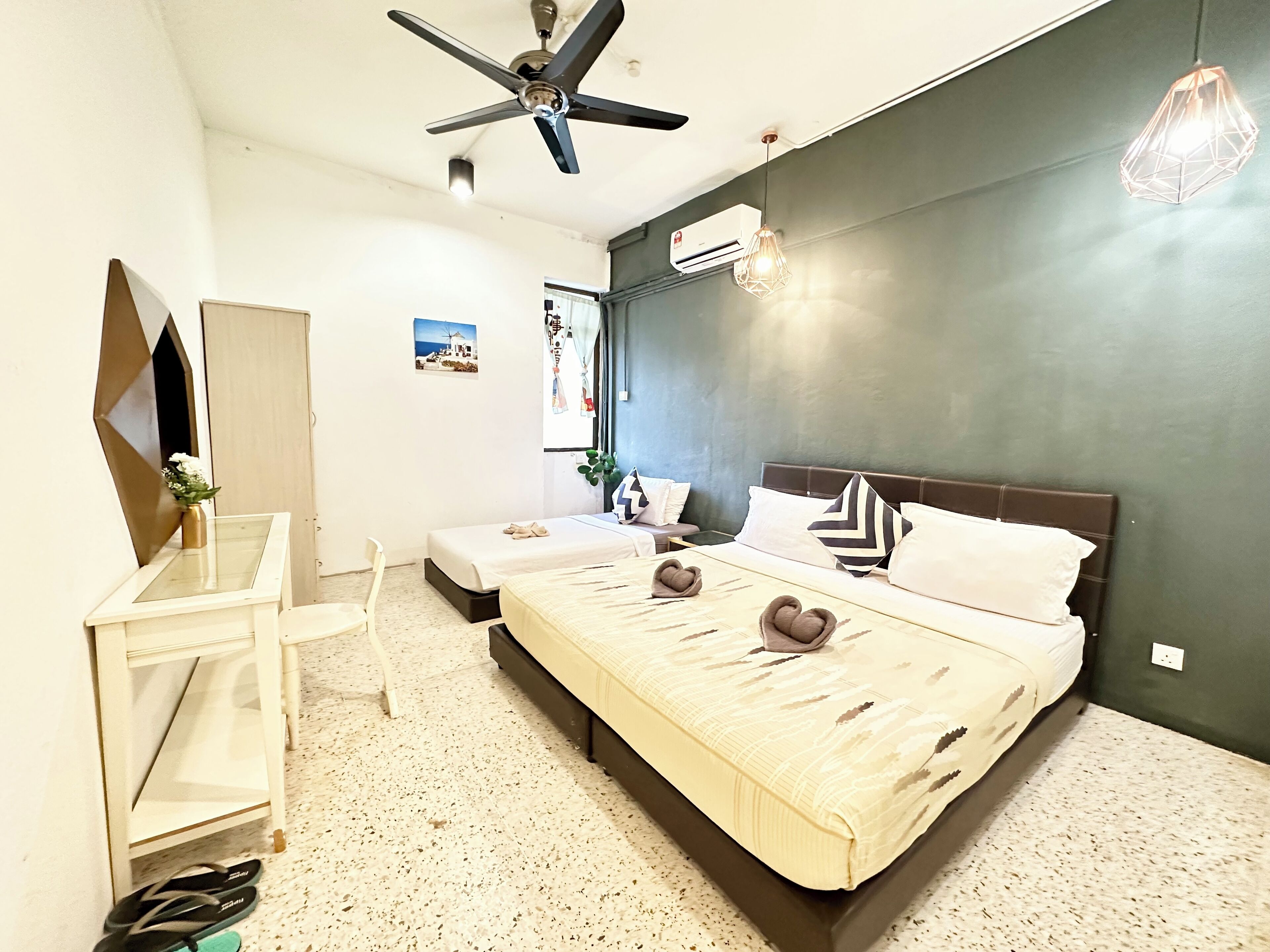 Habitació triple, vistes a la ciutat | Wifi gratuïta 