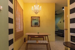 Habitación triple | Área de sala de estar