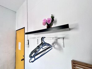 Interior - Mac Inn 94 (George Town)