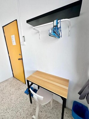 Interior - Mac Inn 94 (George Town)