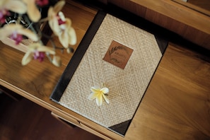 Minibar, free WiFi, bed sheets - Aranya Ubud Villa (Ubud)
