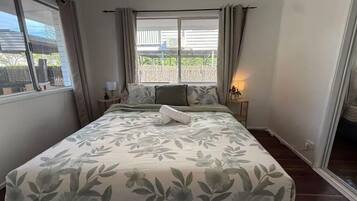 Silitysrauta/-lauta, Wi-Fi, vuodevaatteet