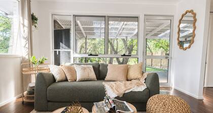 Chic Urban Escape in Norman Park - Waterfront