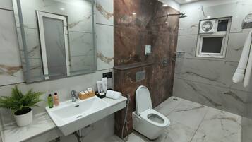 Towels, soap, shampoo, toilet paper