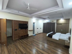 Standard Studio Suite | Desk, free WiFi - Expo Residency Inn (Greater Noida)