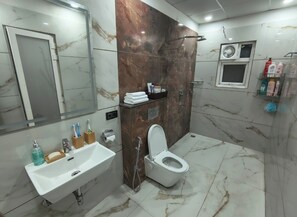 Towels, soap, shampoo, toilet paper - Expo Residency Inn (Greater Noida)