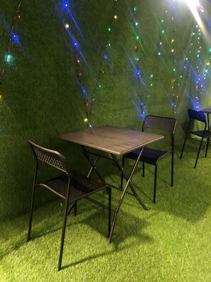 تناول الطعام بالخارج