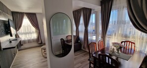 Apartment, 2 Bedrooms, City View | Dining room - Charming 2-bedroom Apartment in Central London (London)