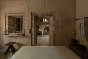 Coffres-forts dans les chambres, fer et planche à repasser