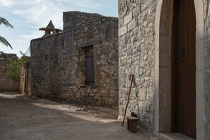 Exterior - Drakoni Luxury Suite, an Architectural Hideaway (Epano Elounda)