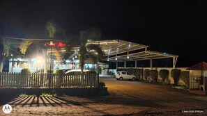 Free self-parking - Hotel Srushti Regency (Wai)